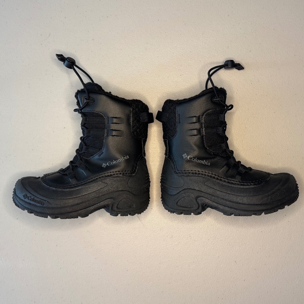 Columbia Big Kids' Bugaboot™ Celsius Boot (LIKE NEW - USED 1 WEEKEND)